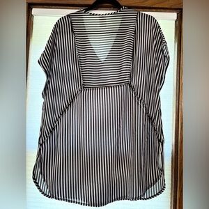 Xhilaration Size M NWOT Monochrome Striped Top